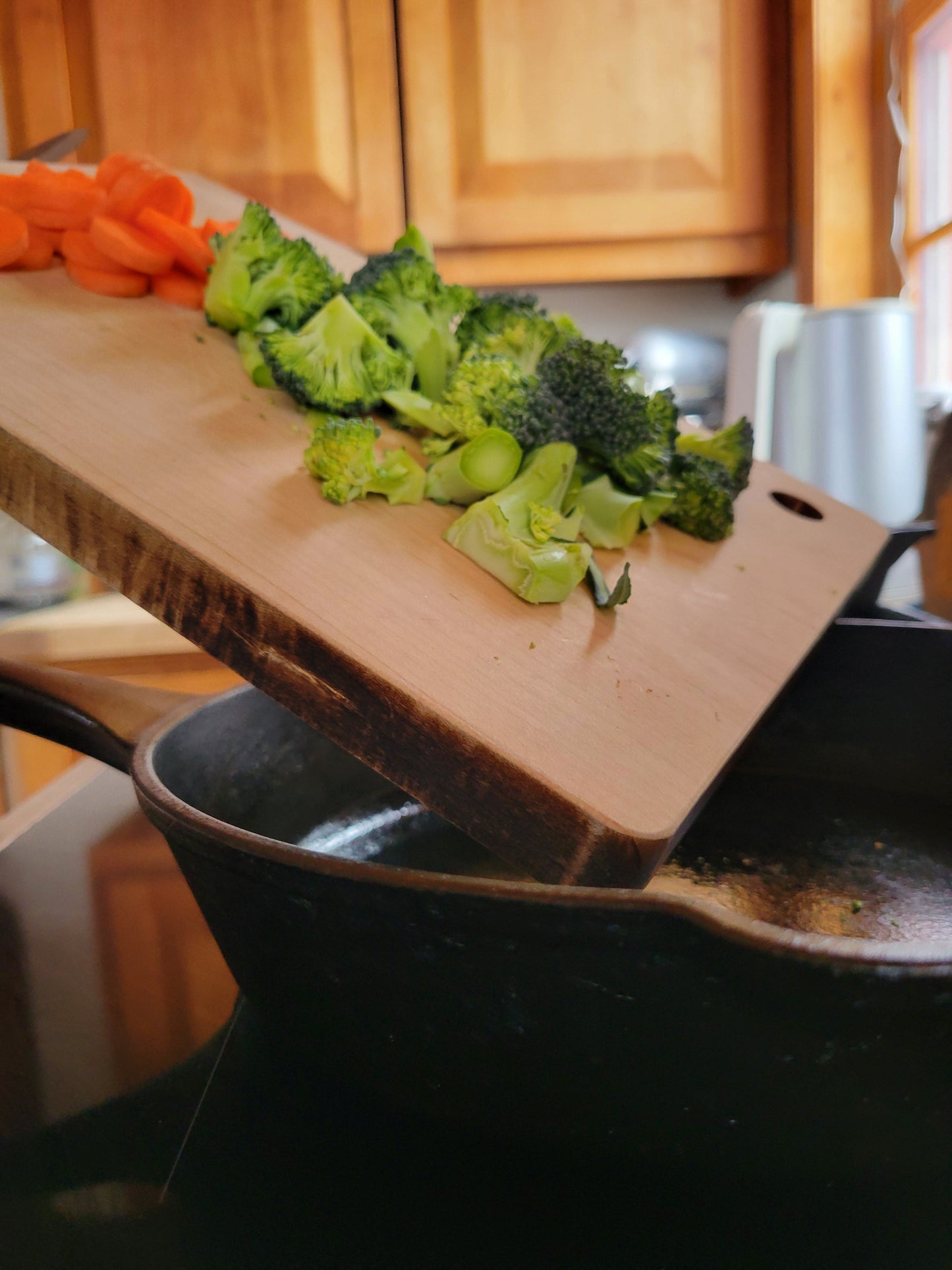 Single-Plank Cutting Board
