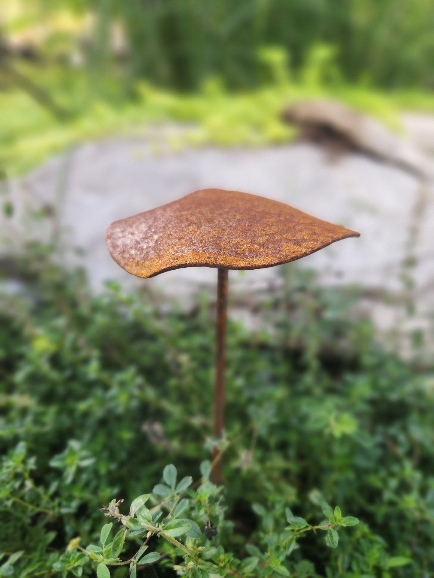 3-Pack Metal Lotus Seed Pod Garden Stakes