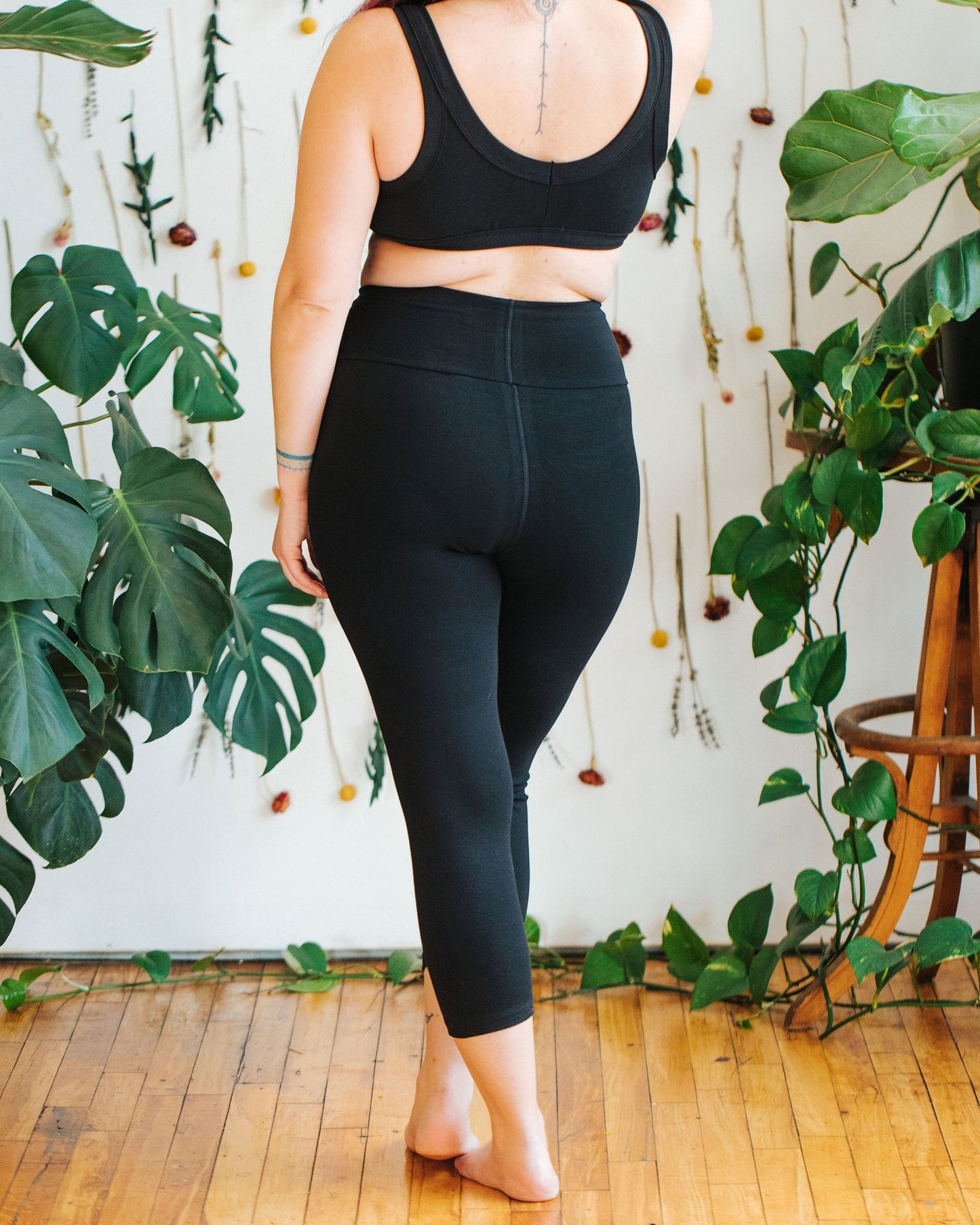High Rise 3/4 Length Leggings Plain Black