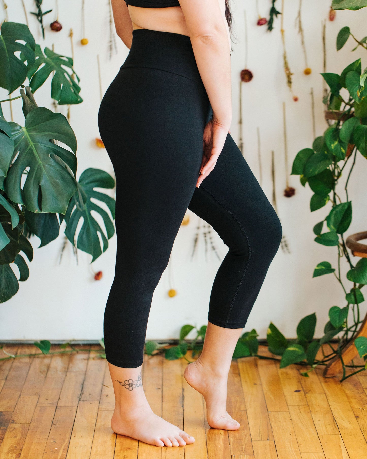 High Rise 3/4 Length Leggings Plain Black