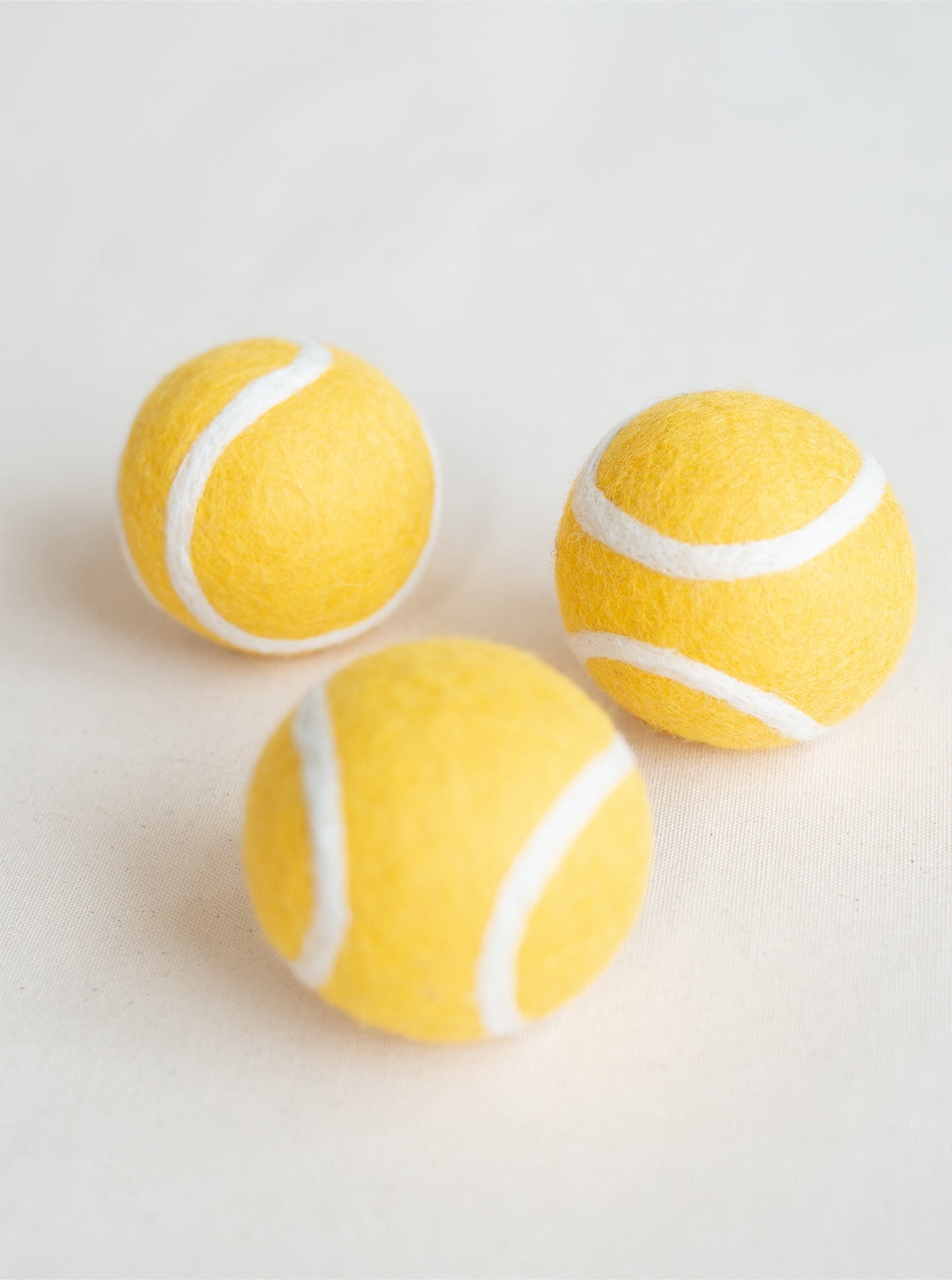 TENNIS BALL WOOL DOG TOY