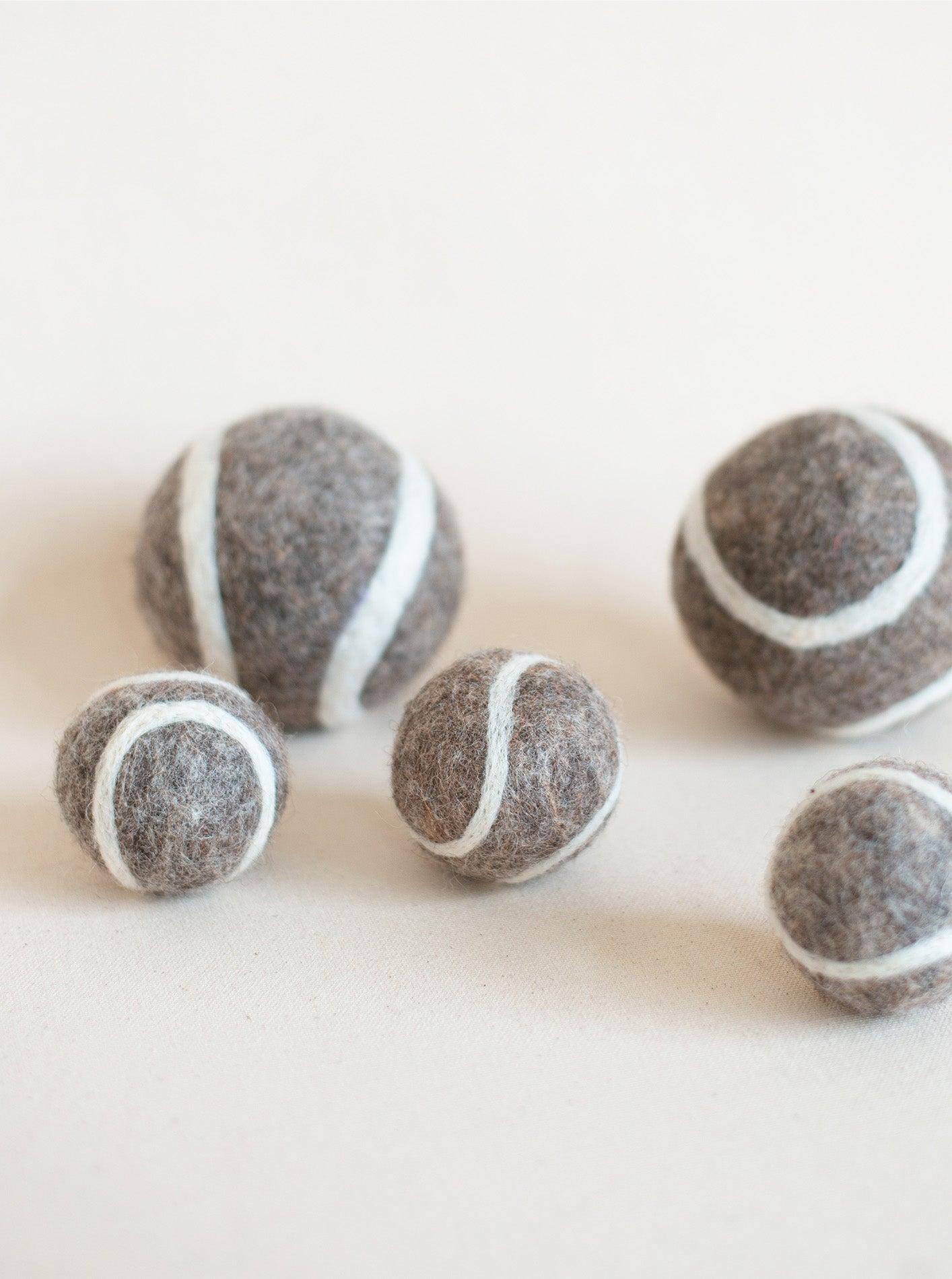 TENNIS BALL WOOL DOG TOY