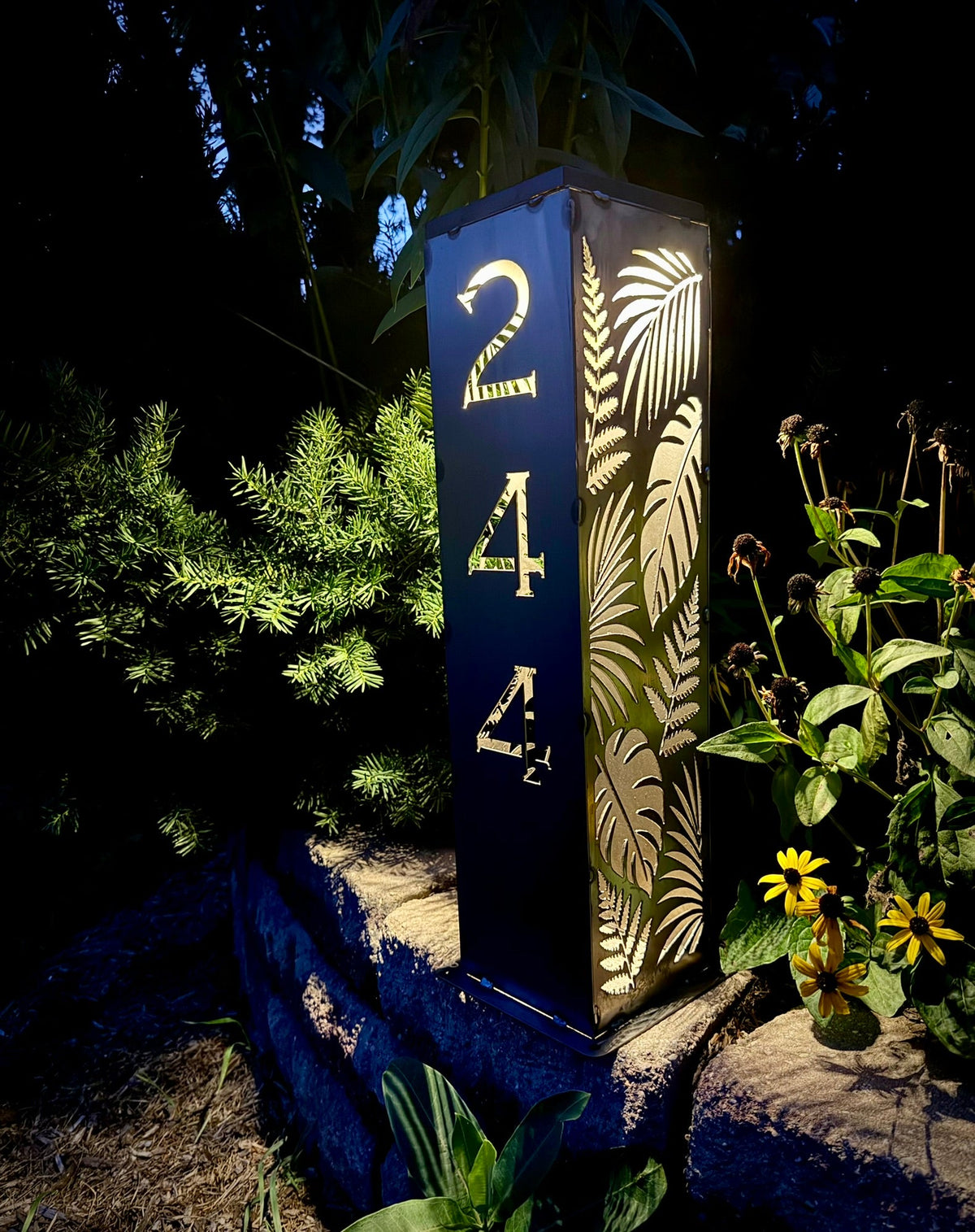 Tropical Breeze Address Solar Pillar Light - Steel