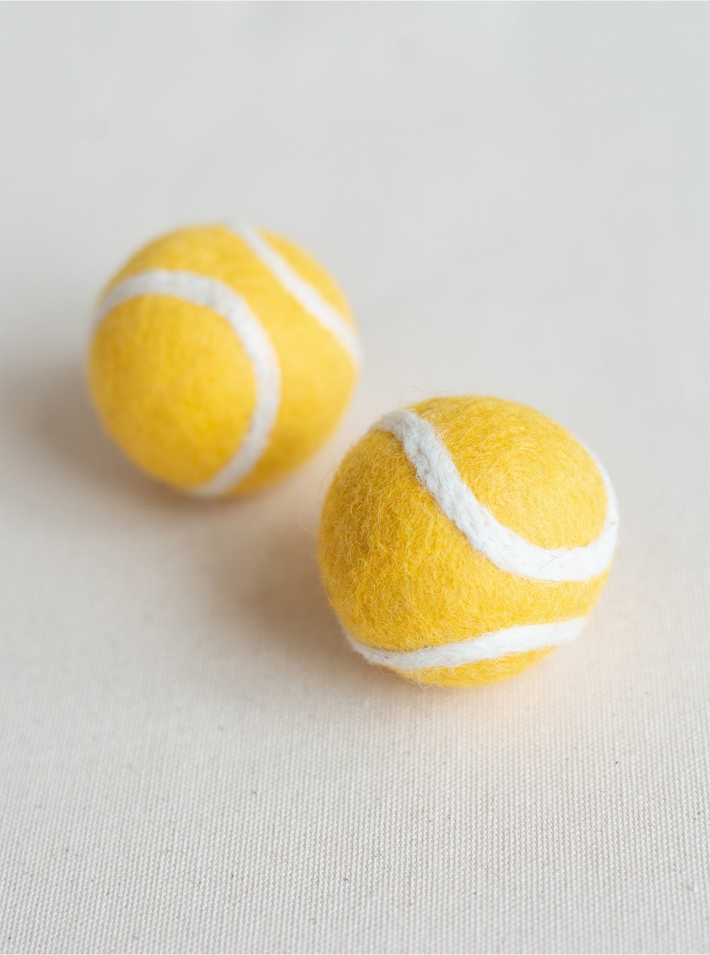 TENNIS BALL WOOL CAT TOY