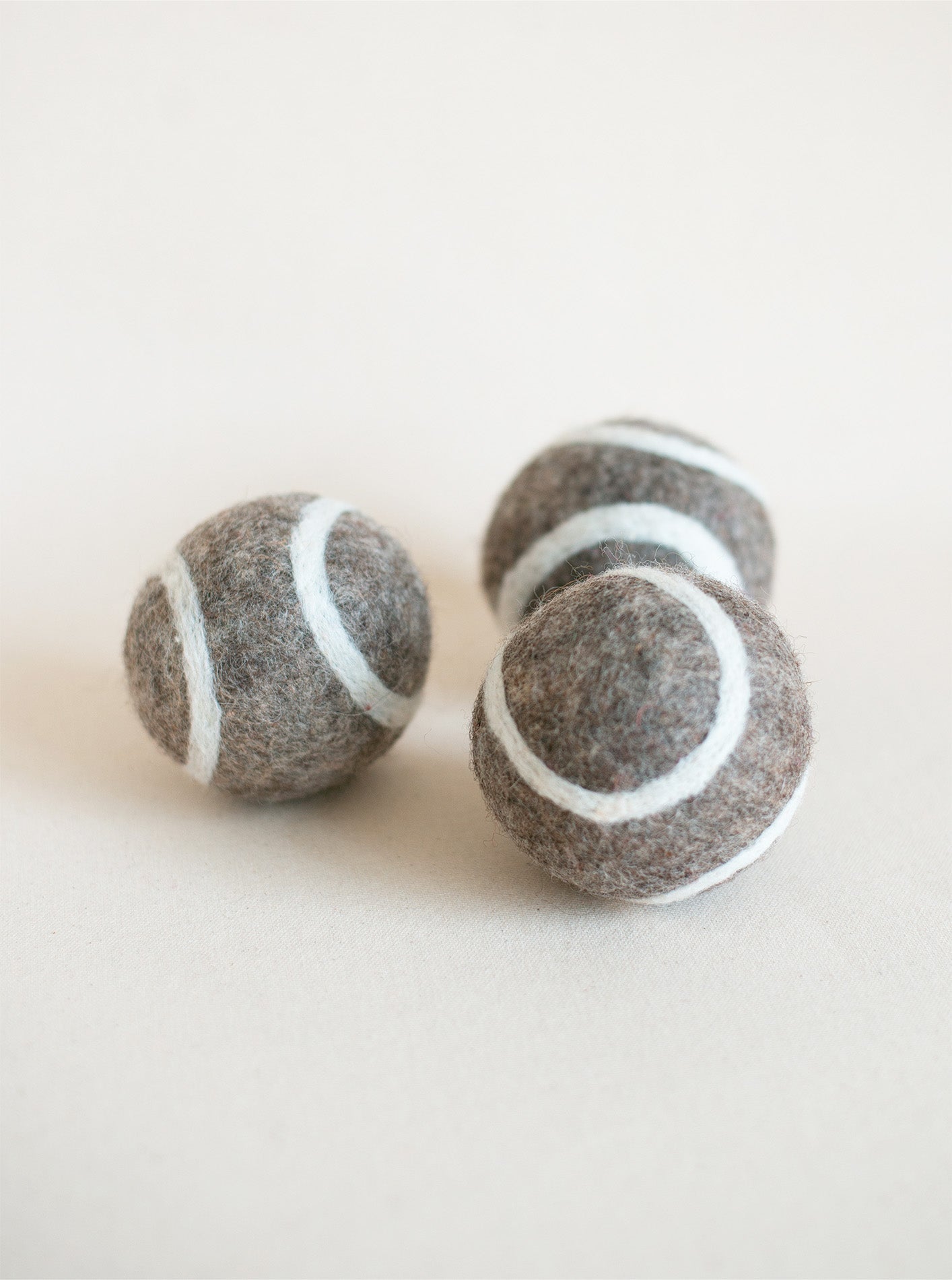 TENNIS BALL WOOL CAT TOY