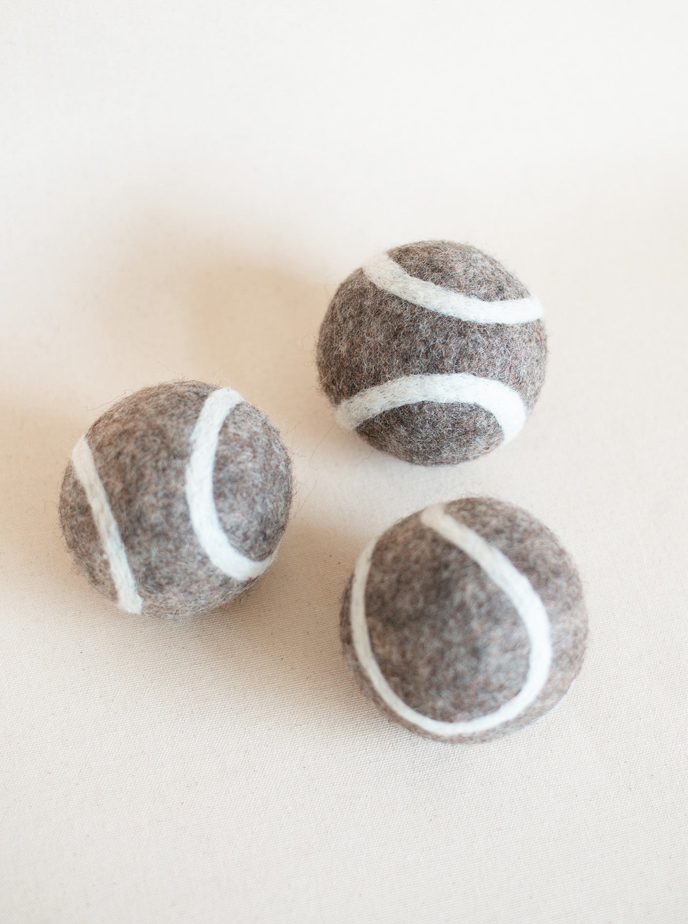 TENNIS BALL WOOL CAT TOY