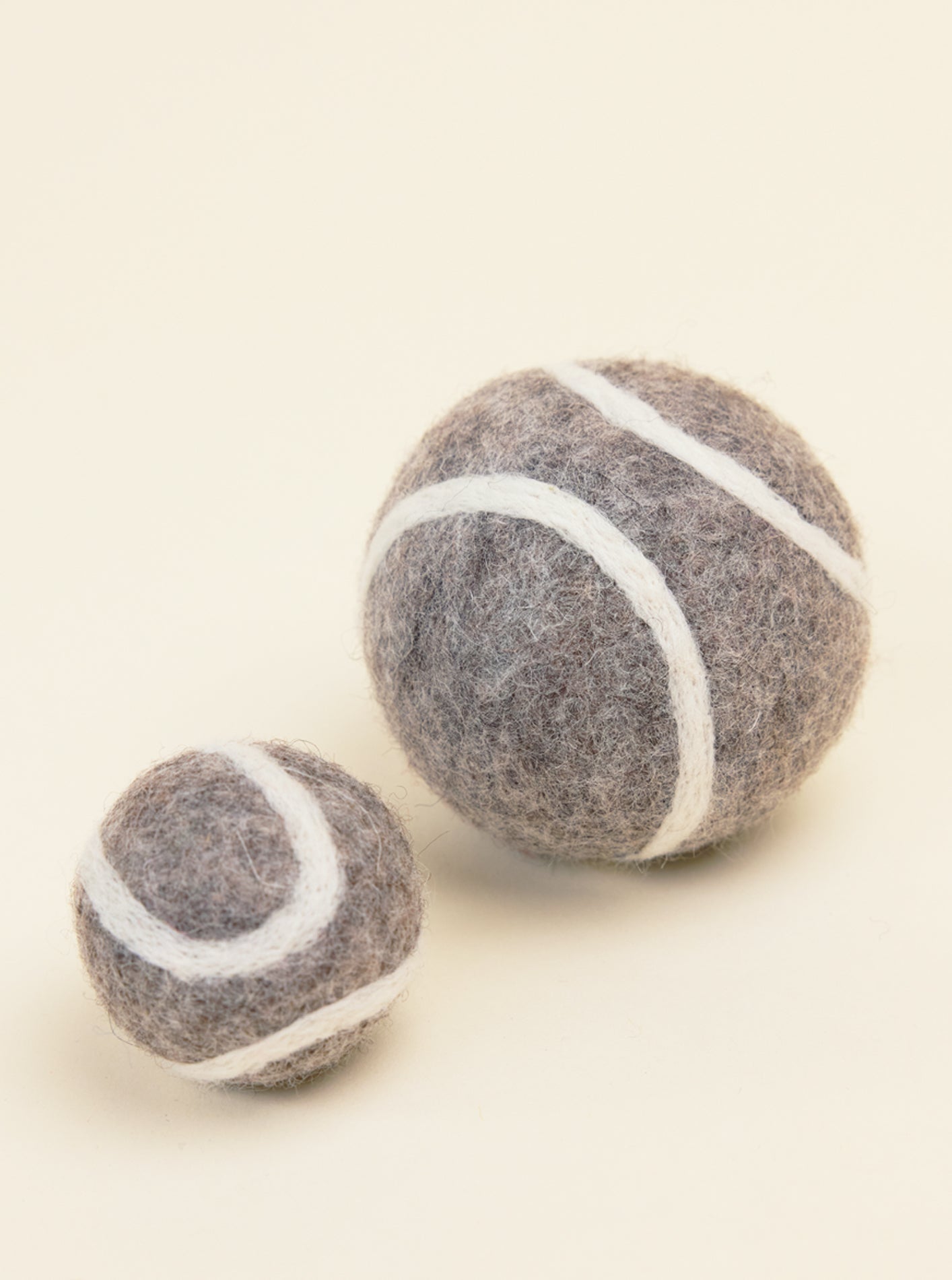 TENNIS BALL WOOL CAT TOY
