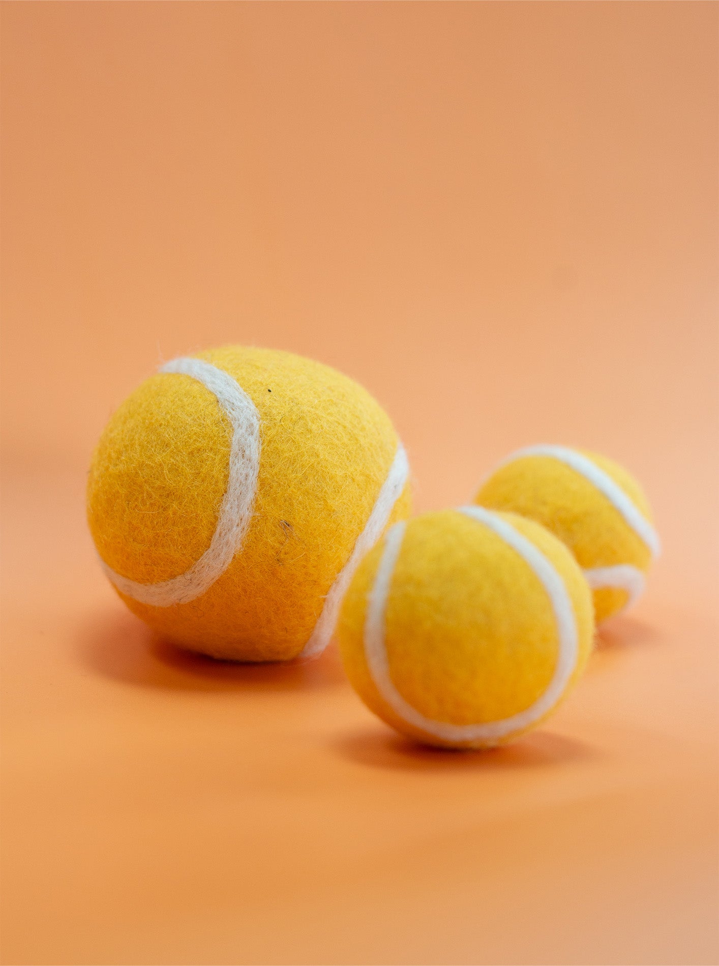 TENNIS BALL WOOL CAT TOY