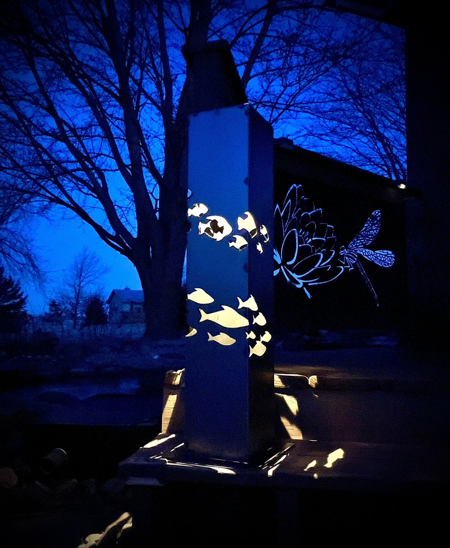 School of Fish Luminary Pillar | 30-inch