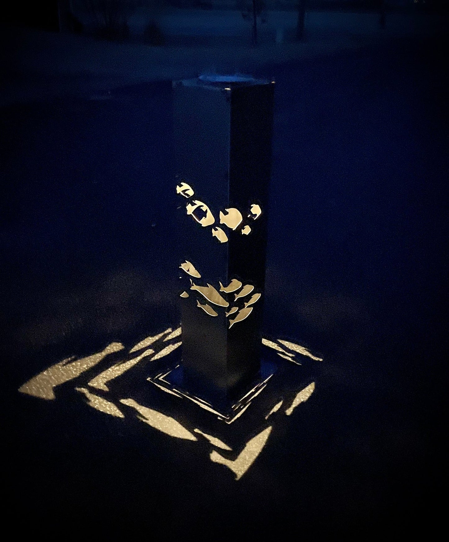 School of Fish Luminary Pillar | 30-inch